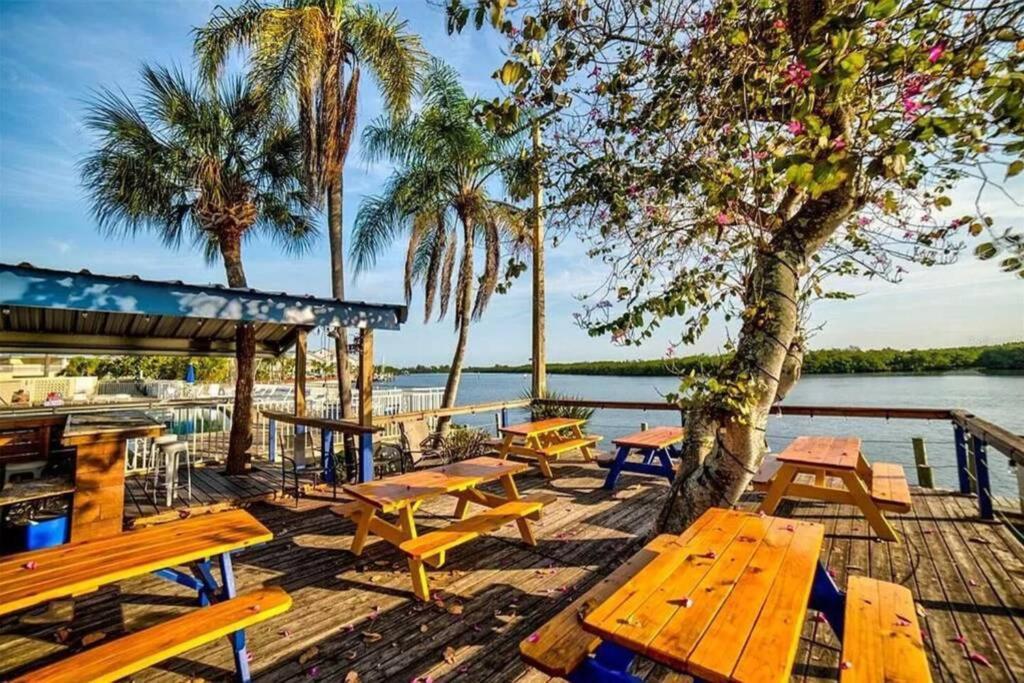 Bay View, Studio206, Beach Steps Away! Pool+Wifi Ruskin Exterior photo