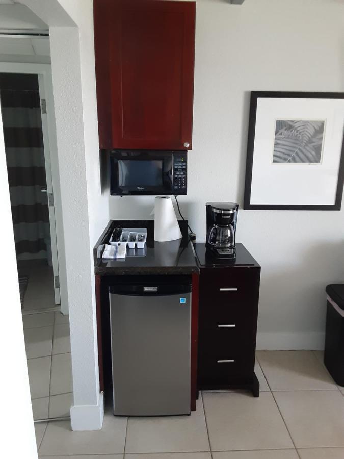 Bay View, Studio206, Beach Steps Away! Pool+Wifi Ruskin Exterior photo